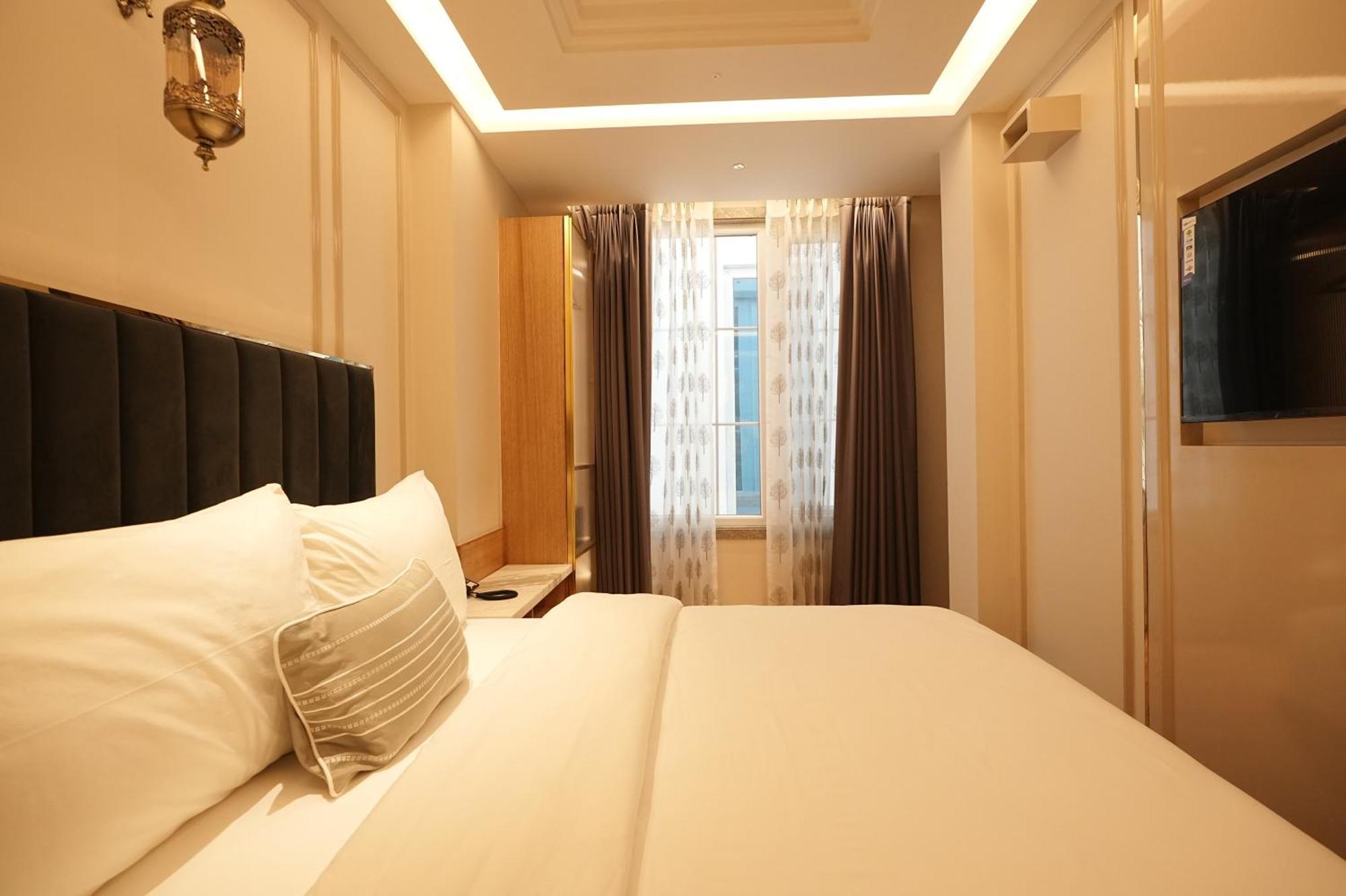 Hotel Empire Platinum New Delhi